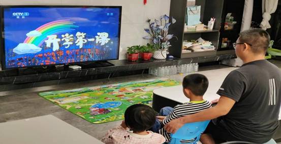 观看开学第一课 鹿城云荫寺小学 小学