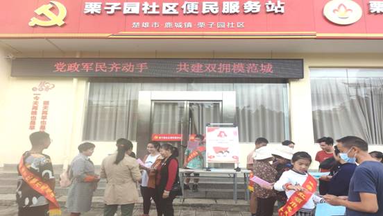 民政局到社区开展预防未成年人保护宣传