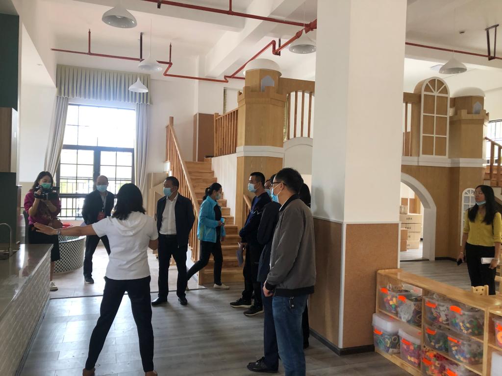 实地查看彝海幼儿园建设实施情况