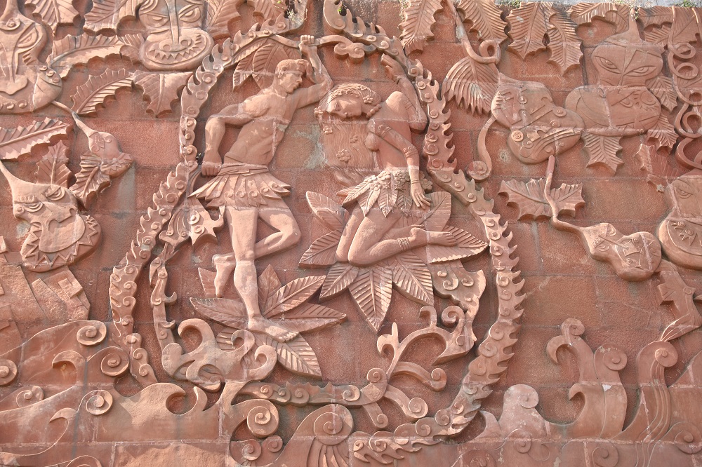 “葫芦兄妹传说”雕塑